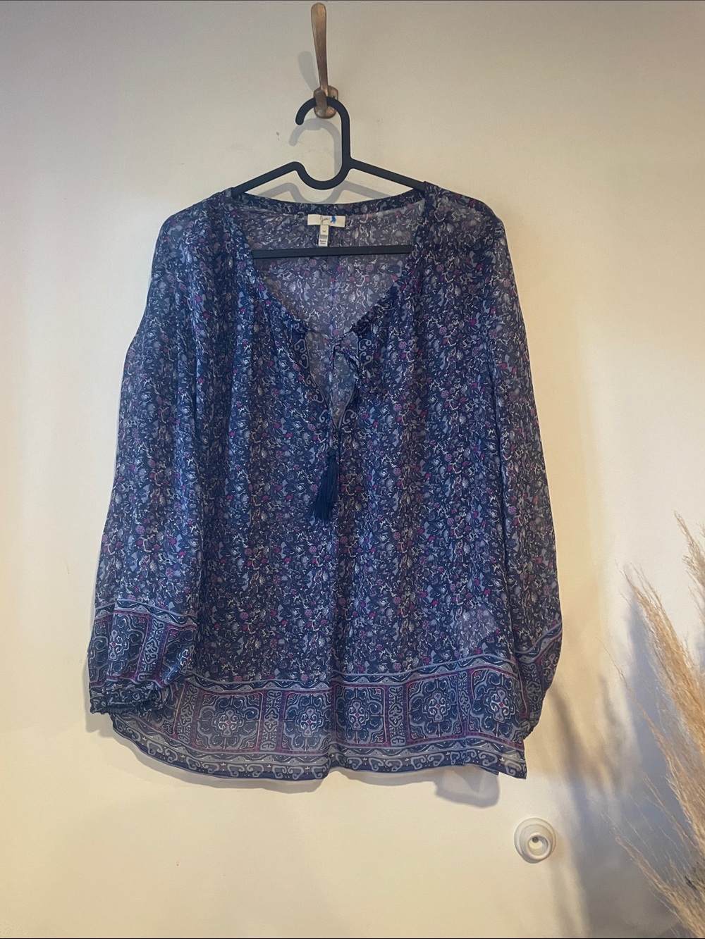 100% Silk Joie Sz M Long Sleeve Blouse B131